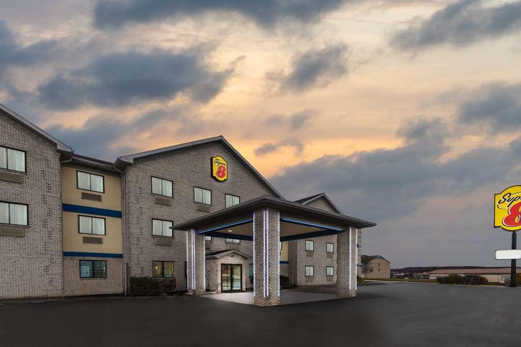 Готель Super 8 By Wyndham Uniontown Pa Екстер'єр фото