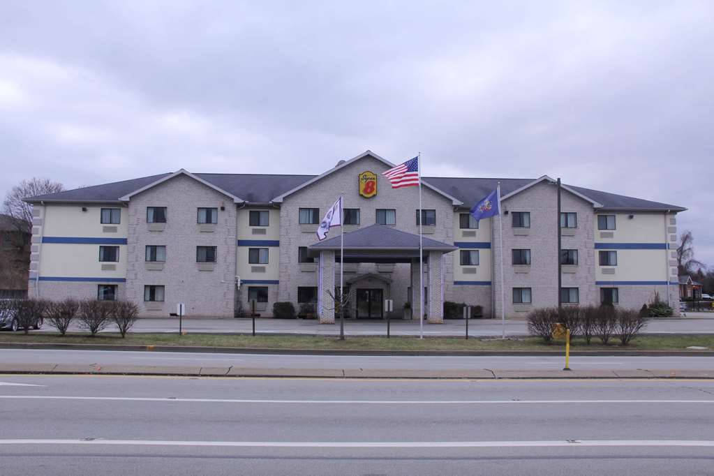 Готель Super 8 By Wyndham Uniontown Pa Екстер'єр фото